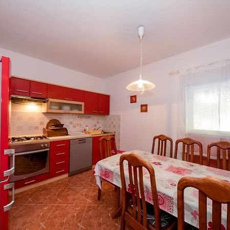 Kuca Leonora Apartment Banjol Luaran gambar
