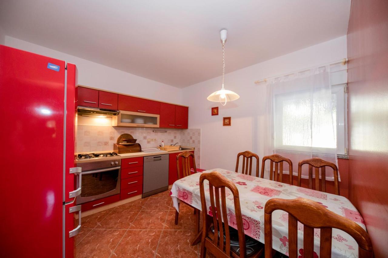 Kuca Leonora Apartment Banjol Luaran gambar