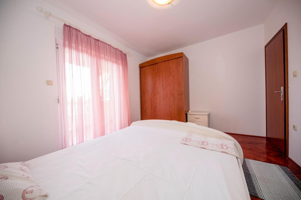 Kuca Leonora Apartment Banjol Luaran gambar
