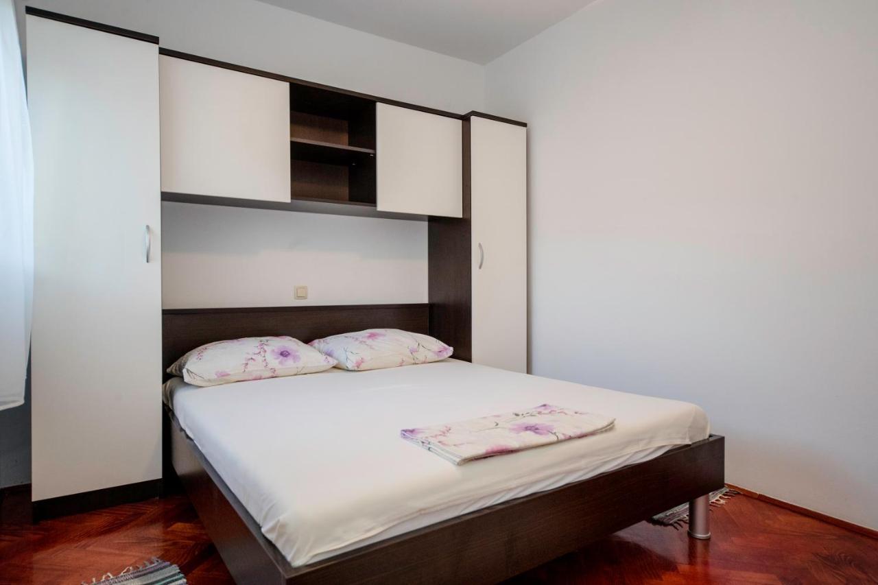 Kuca Leonora Apartment Banjol Luaran gambar