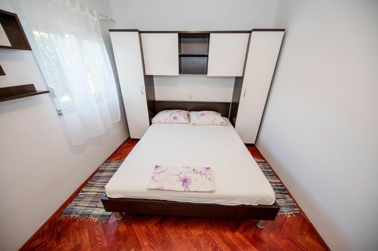 Kuca Leonora Apartment Banjol Luaran gambar