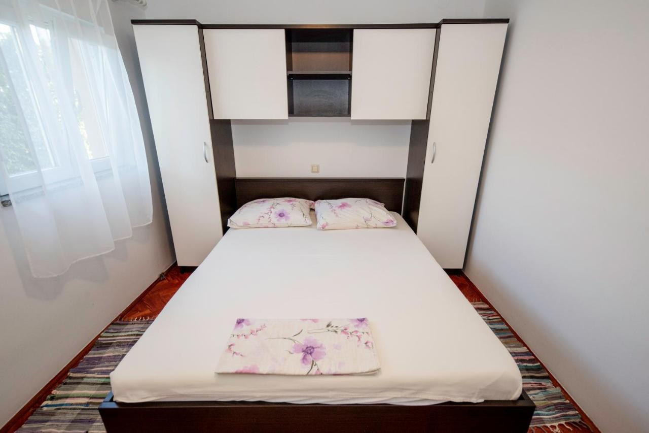 Kuca Leonora Apartment Banjol Luaran gambar