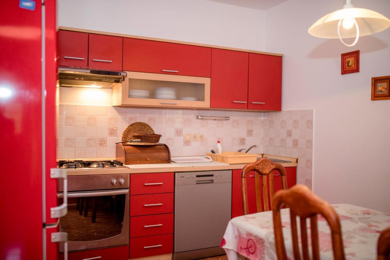 Kuca Leonora Apartment Banjol Luaran gambar