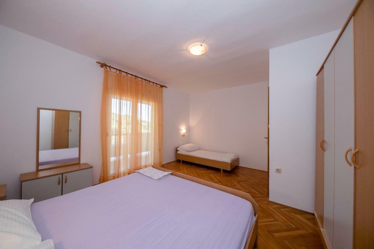 Kuca Leonora Apartment Banjol Luaran gambar