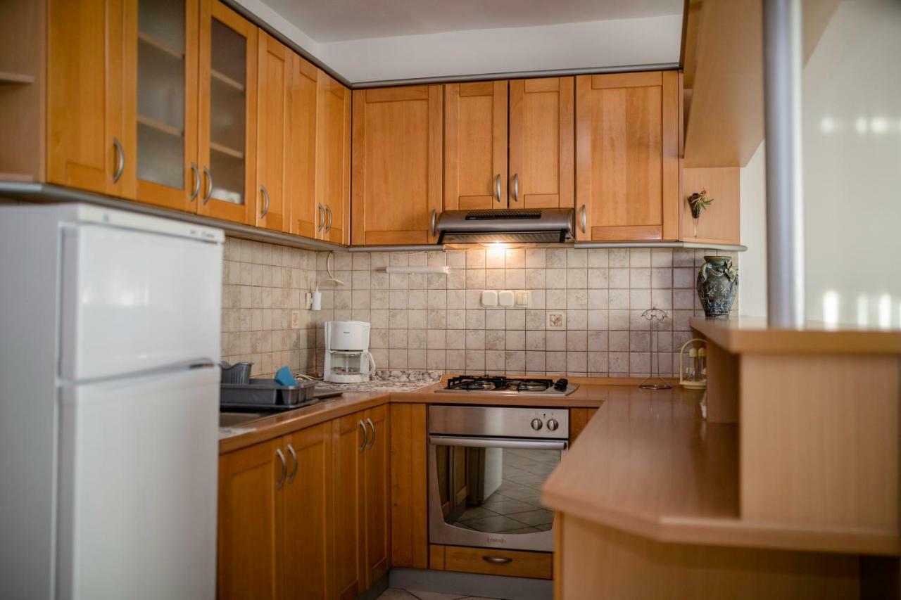 Kuca Leonora Apartment Banjol Luaran gambar
