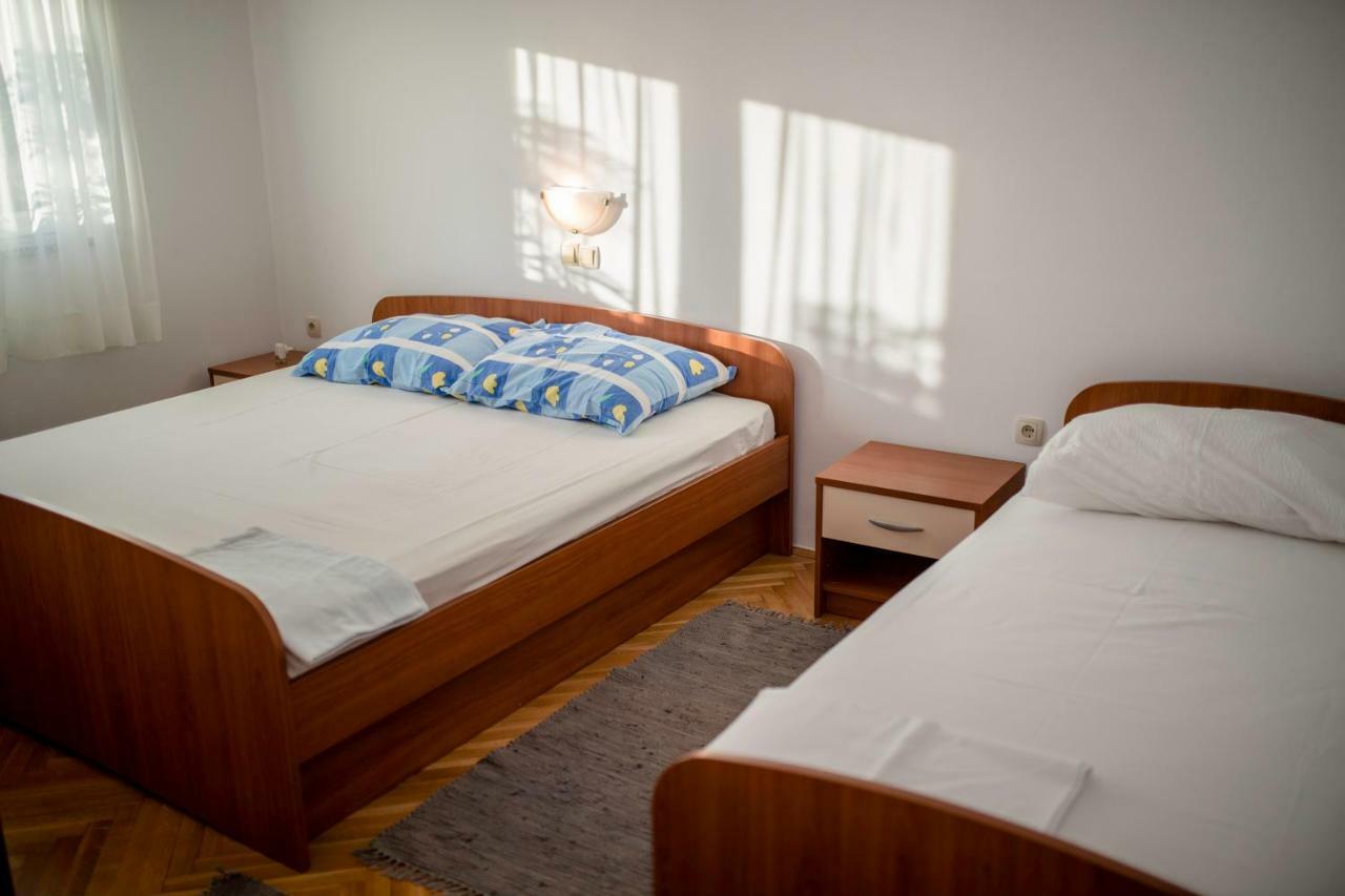 Kuca Leonora Apartment Banjol Luaran gambar