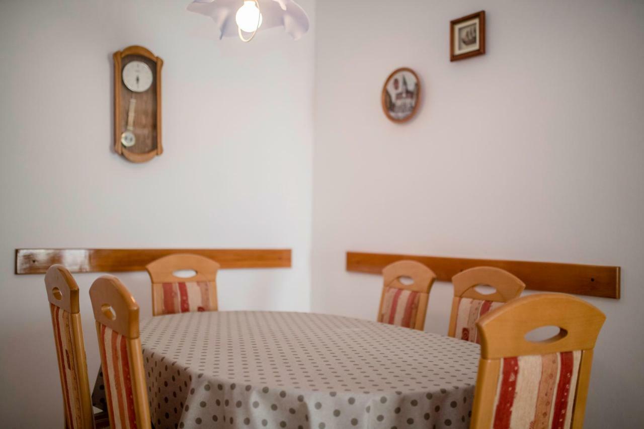 Kuca Leonora Apartment Banjol Luaran gambar