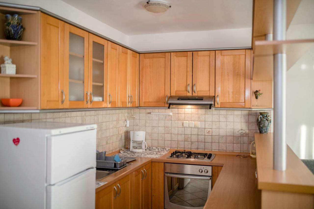 Kuca Leonora Apartment Banjol Luaran gambar