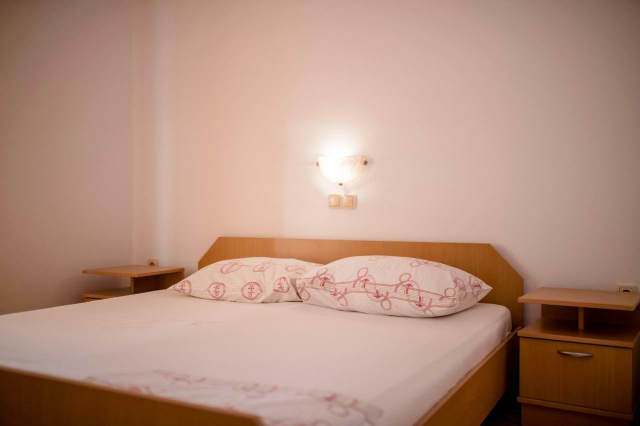 Kuca Leonora Apartment Banjol Luaran gambar