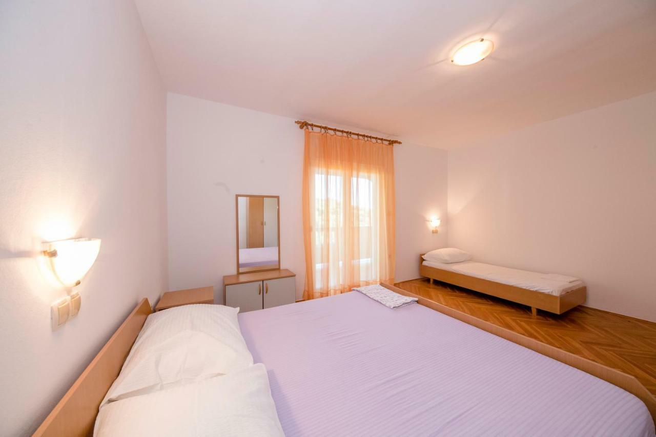 Kuca Leonora Apartment Banjol Luaran gambar