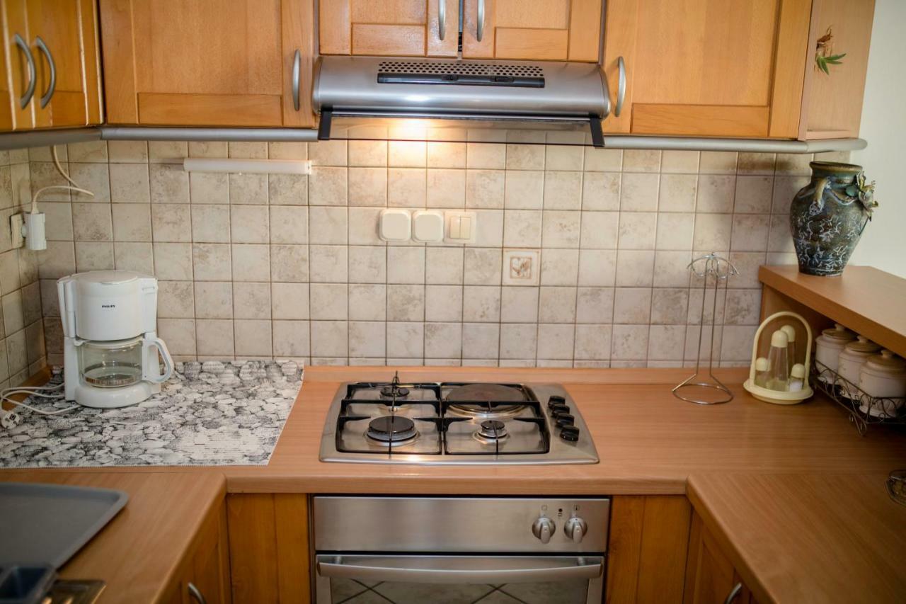Kuca Leonora Apartment Banjol Luaran gambar