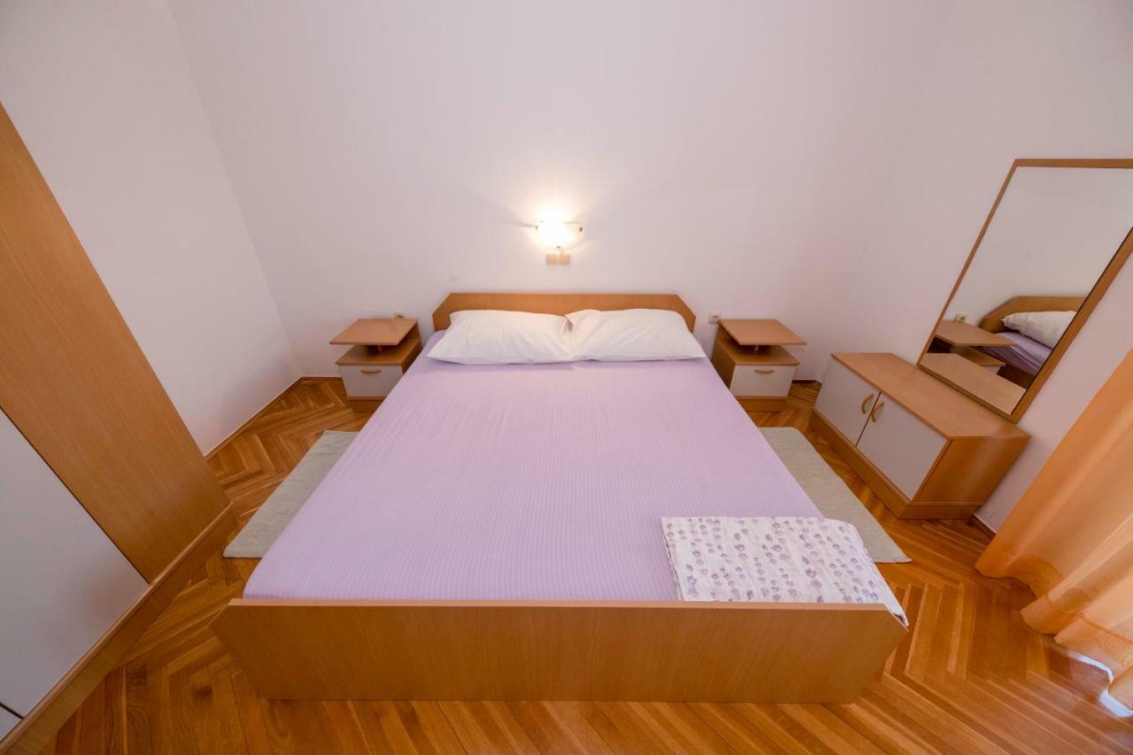 Kuca Leonora Apartment Banjol Luaran gambar