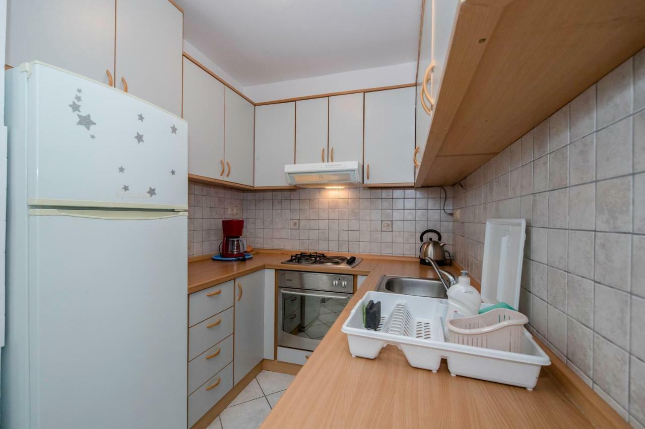 Kuca Leonora Apartment Banjol Luaran gambar