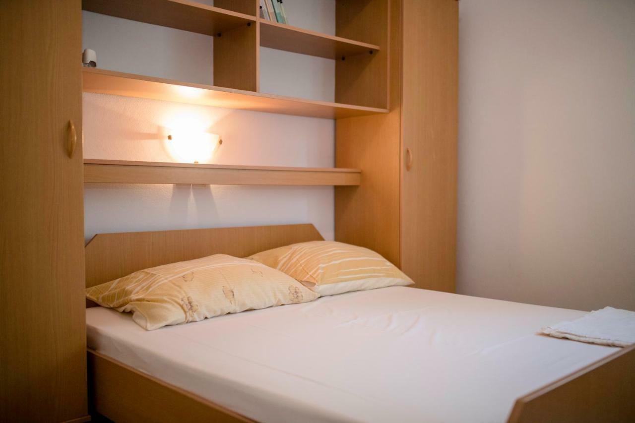 Kuca Leonora Apartment Banjol Luaran gambar