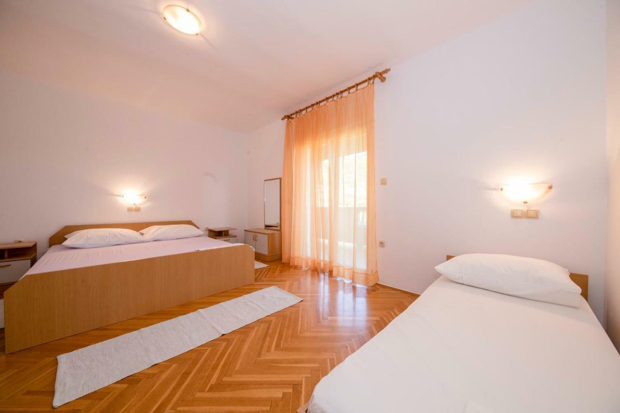 Kuca Leonora Apartment Banjol Luaran gambar