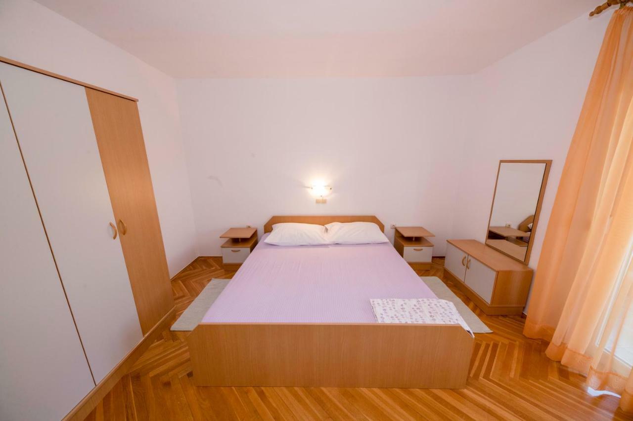 Kuca Leonora Apartment Banjol Luaran gambar