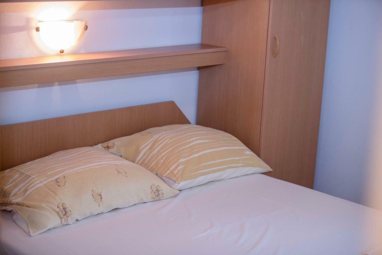 Kuca Leonora Apartment Banjol Luaran gambar