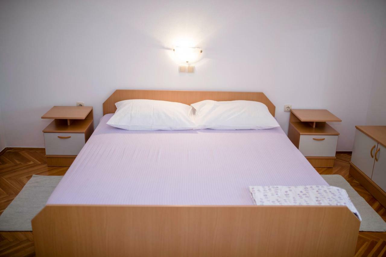 Kuca Leonora Apartment Banjol Luaran gambar